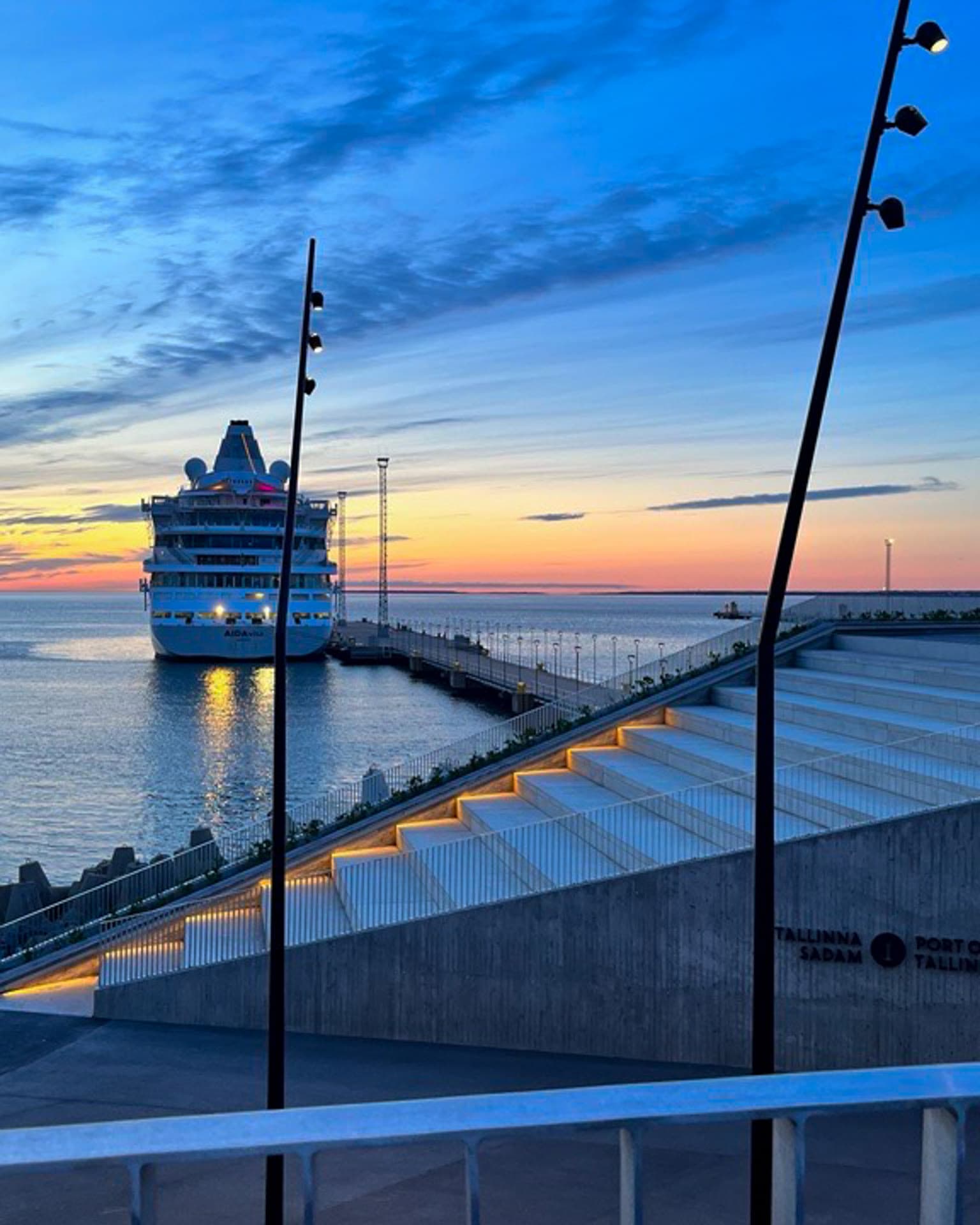 Promenade op het dak van de Cruise Ship Terminal