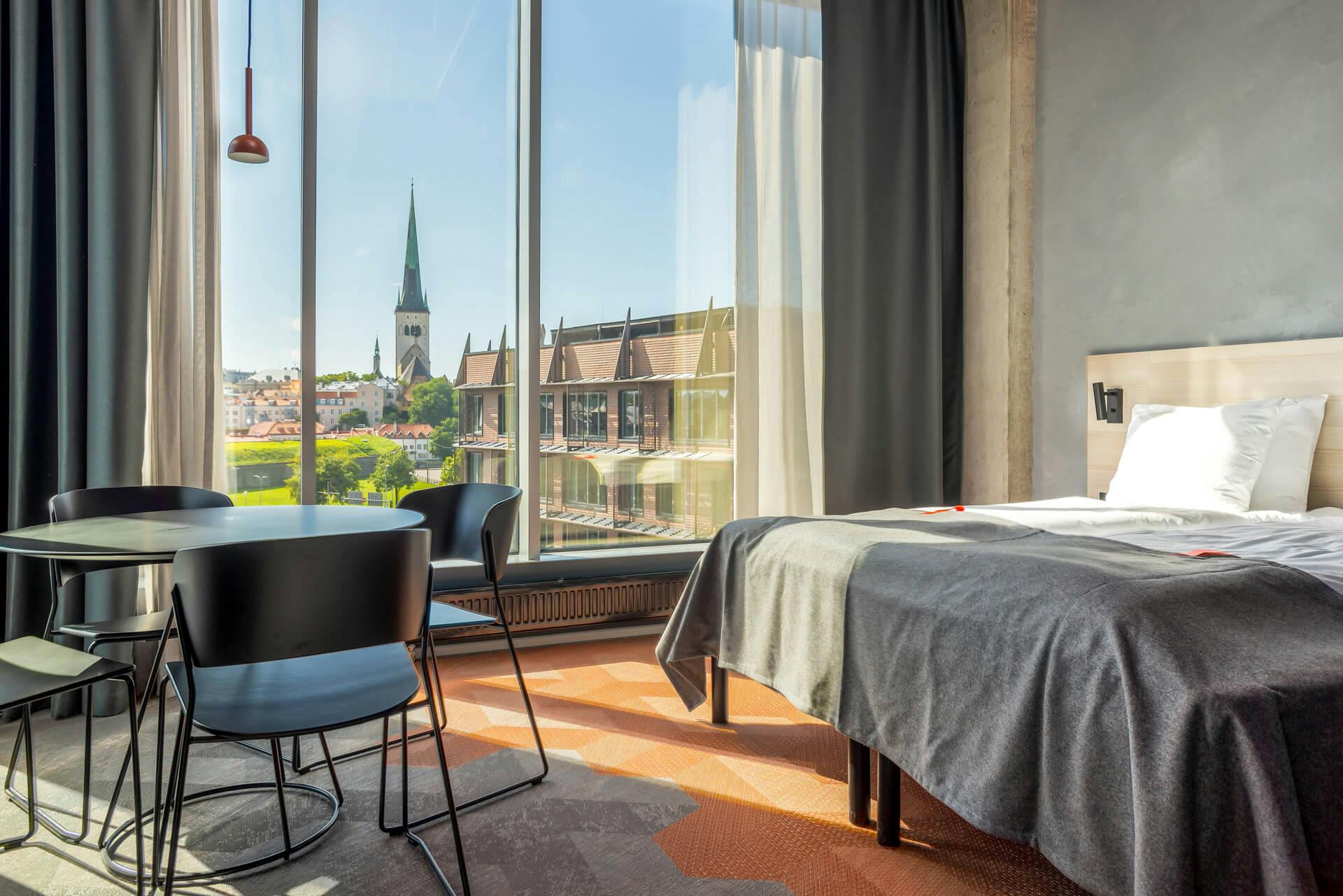 Double bed, seating area, big windows with view over the old town