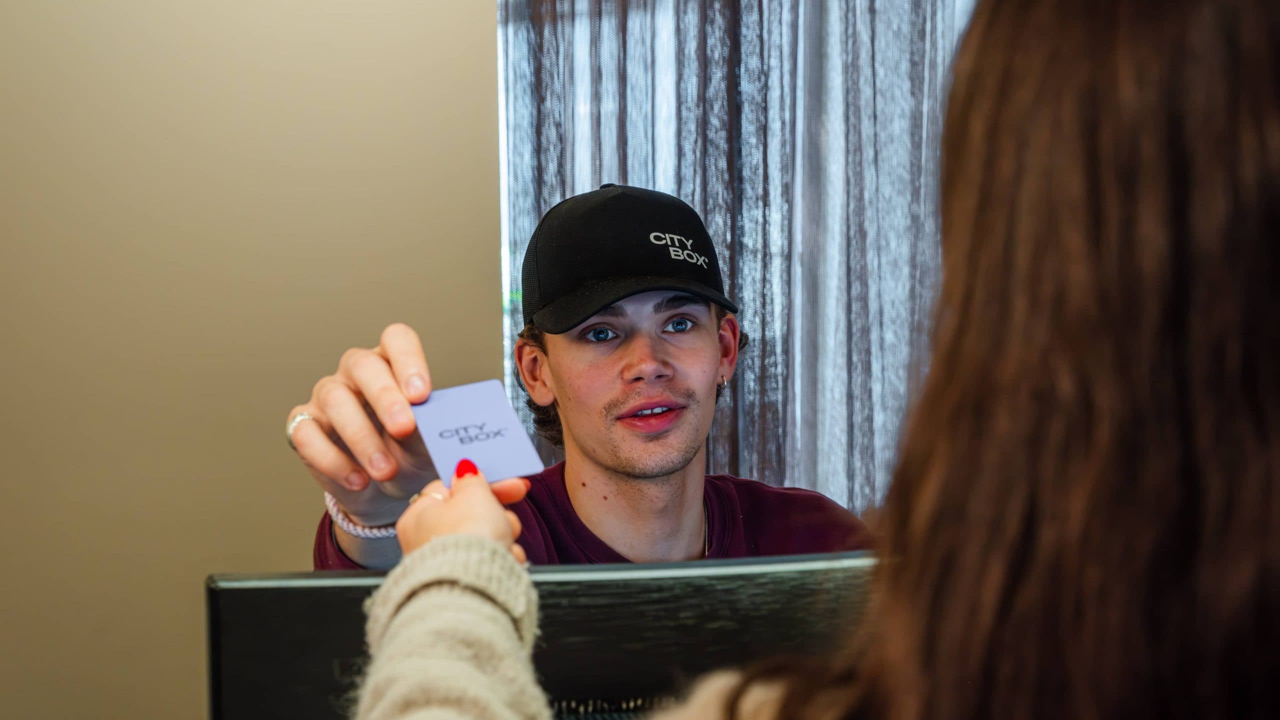 Picture of guest giving keycard to a Citybox host